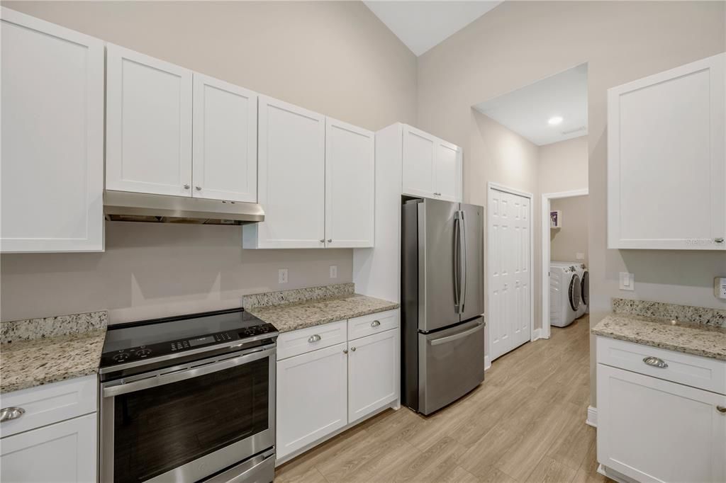Activo con contrato: $875,000 (4 camas, 3 baños, 3042 Pies cuadrados)