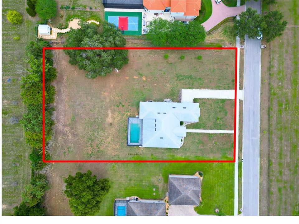 Activo con contrato: $875,000 (4 camas, 3 baños, 3042 Pies cuadrados)