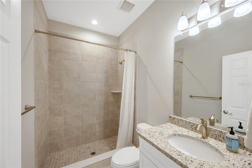 Activo con contrato: $875,000 (4 camas, 3 baños, 3042 Pies cuadrados)