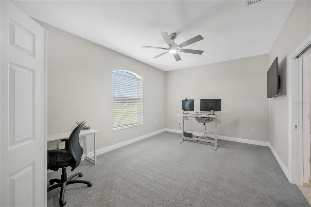 Activo con contrato: $875,000 (4 camas, 3 baños, 3042 Pies cuadrados)