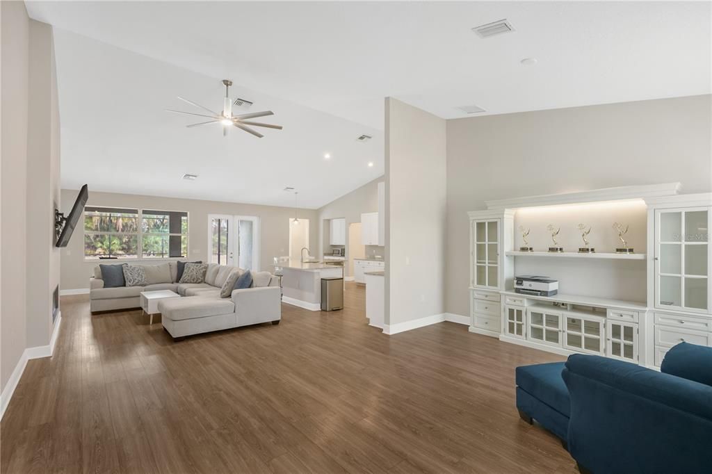Activo con contrato: $875,000 (4 camas, 3 baños, 3042 Pies cuadrados)