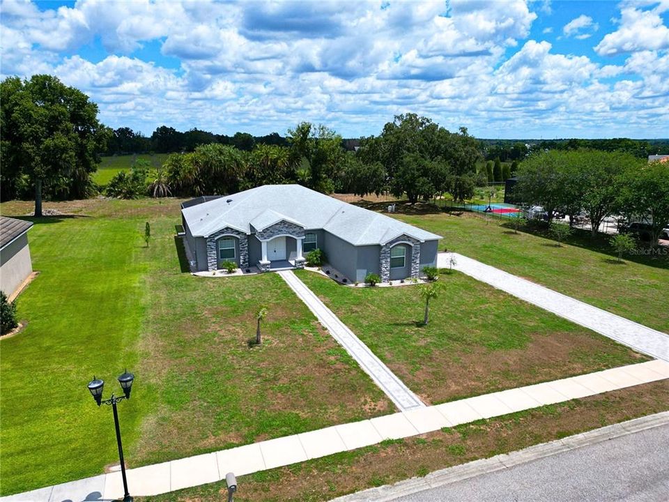 Activo con contrato: $875,000 (4 camas, 3 baños, 3042 Pies cuadrados)
