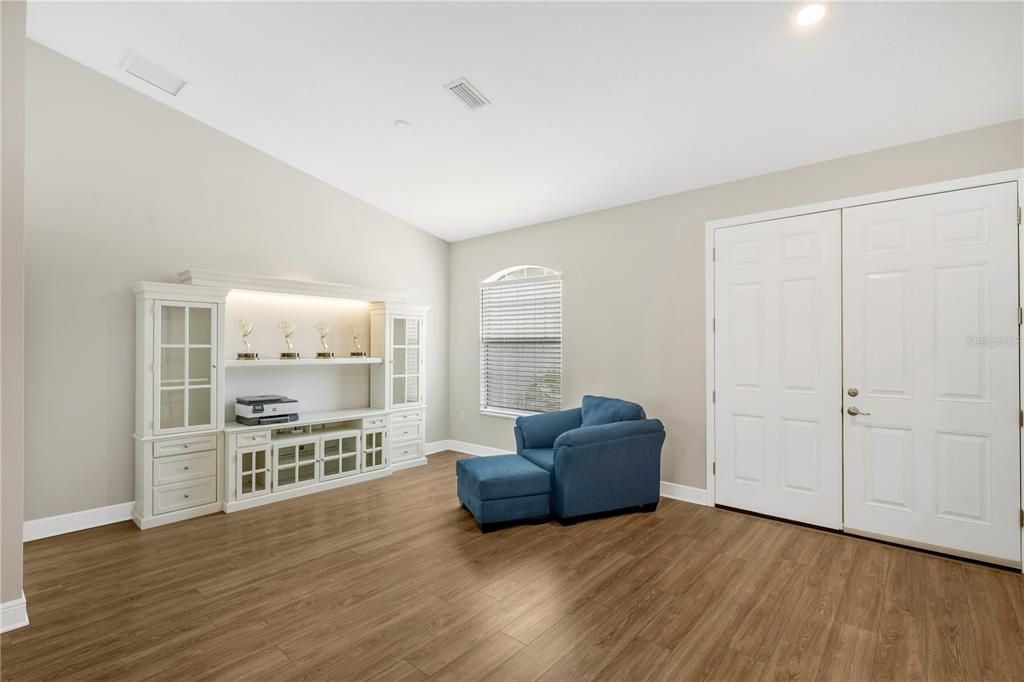 Activo con contrato: $875,000 (4 camas, 3 baños, 3042 Pies cuadrados)