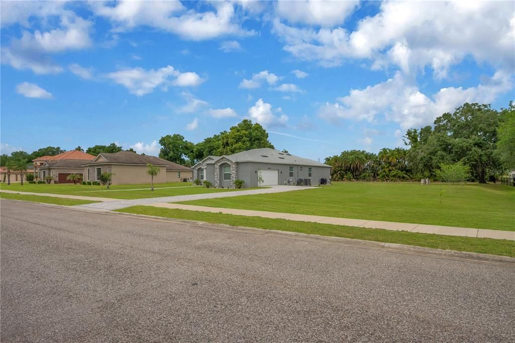 Activo con contrato: $875,000 (4 camas, 3 baños, 3042 Pies cuadrados)