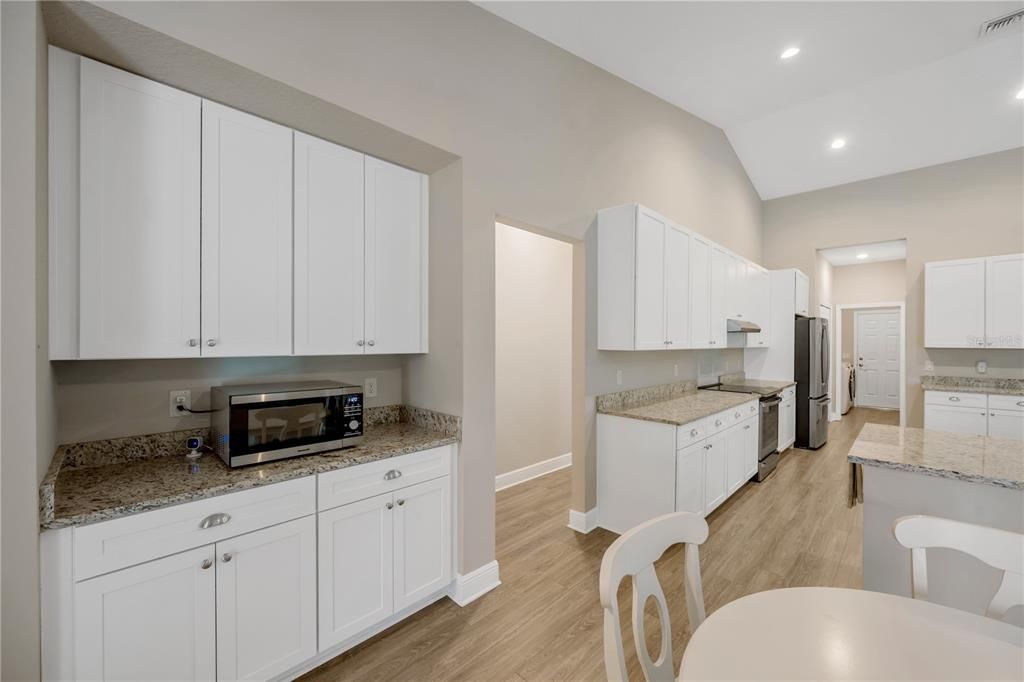 Activo con contrato: $875,000 (4 camas, 3 baños, 3042 Pies cuadrados)