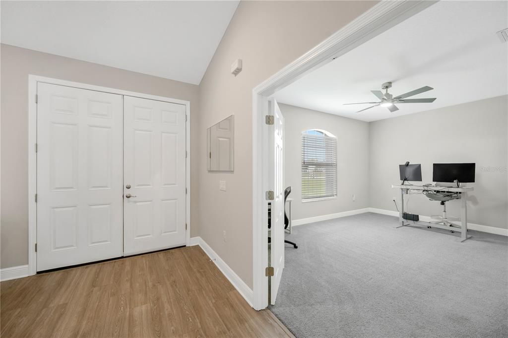 Activo con contrato: $875,000 (4 camas, 3 baños, 3042 Pies cuadrados)
