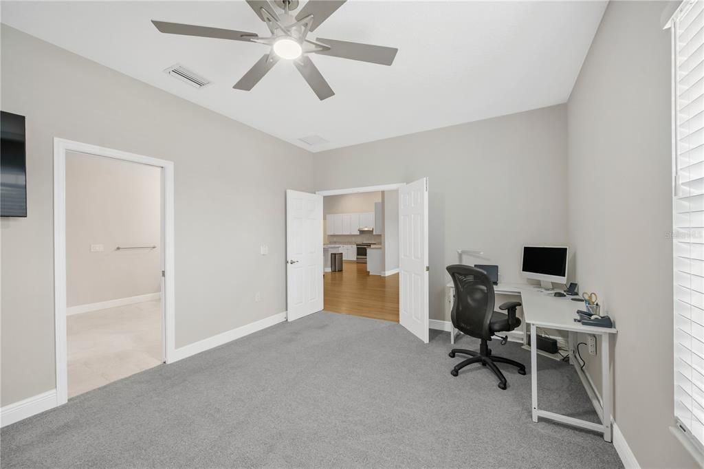 Activo con contrato: $875,000 (4 camas, 3 baños, 3042 Pies cuadrados)