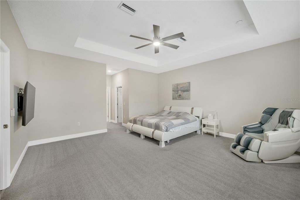 Activo con contrato: $875,000 (4 camas, 3 baños, 3042 Pies cuadrados)