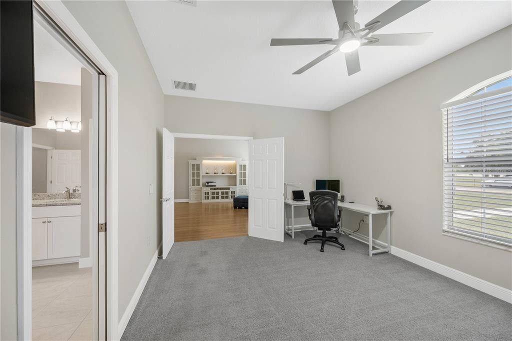 Activo con contrato: $875,000 (4 camas, 3 baños, 3042 Pies cuadrados)