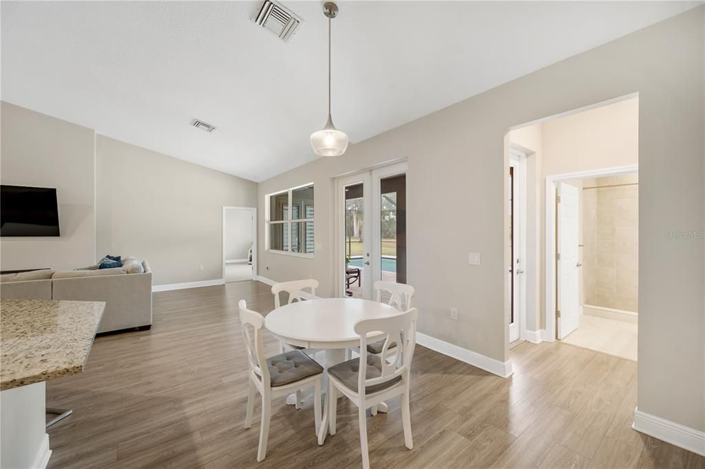 Activo con contrato: $875,000 (4 camas, 3 baños, 3042 Pies cuadrados)
