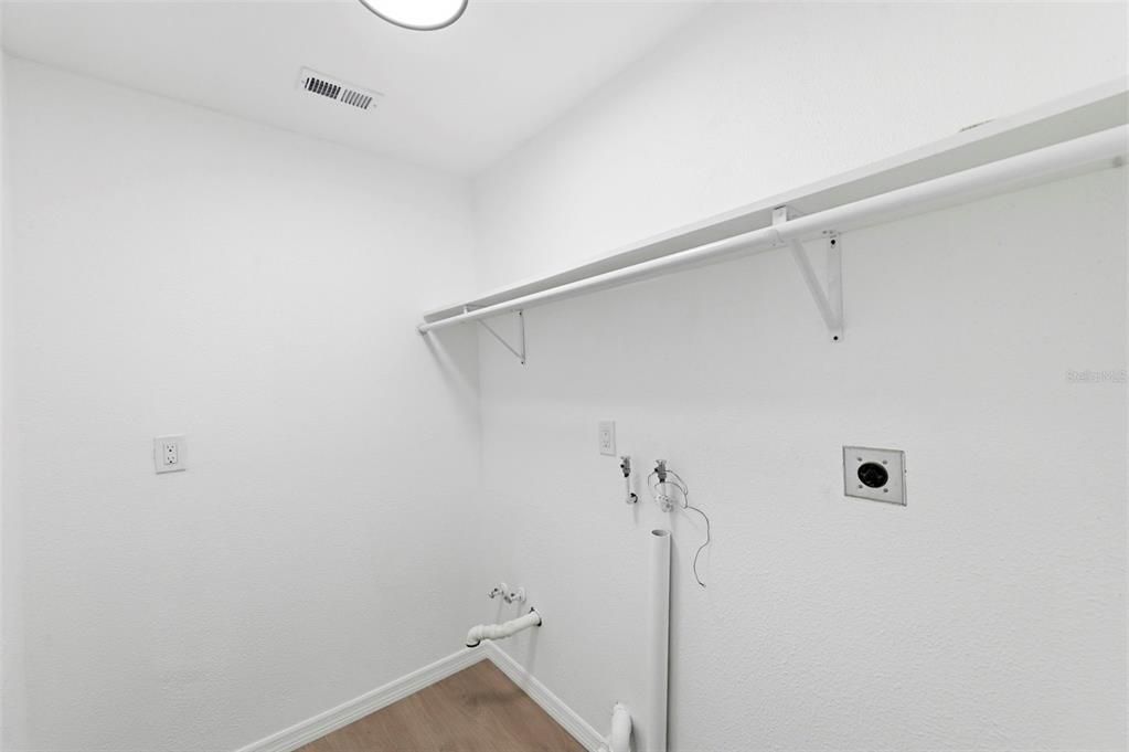 На продажу: $305,000 (3 спален, 2 ванн, 1302 Квадратных фут)