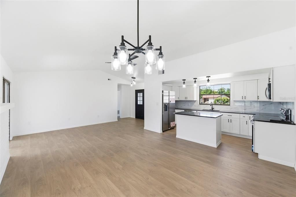 На продажу: $305,000 (3 спален, 2 ванн, 1302 Квадратных фут)