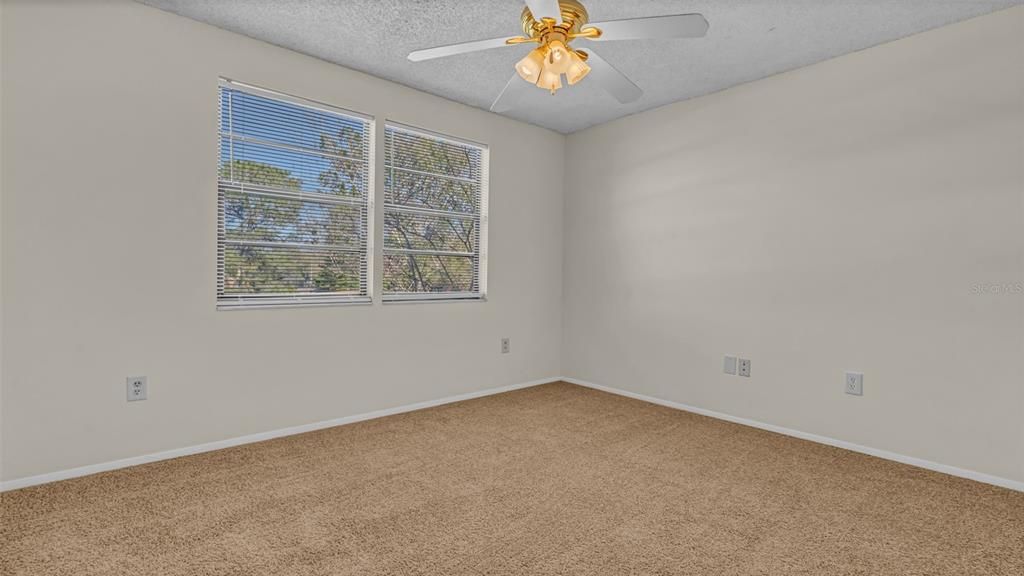 For Rent: $1,450 (2 beds, 2 baths, 915 Square Feet)