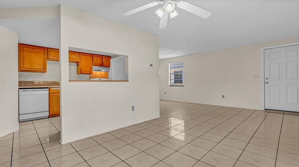 For Rent: $1,450 (2 beds, 2 baths, 915 Square Feet)