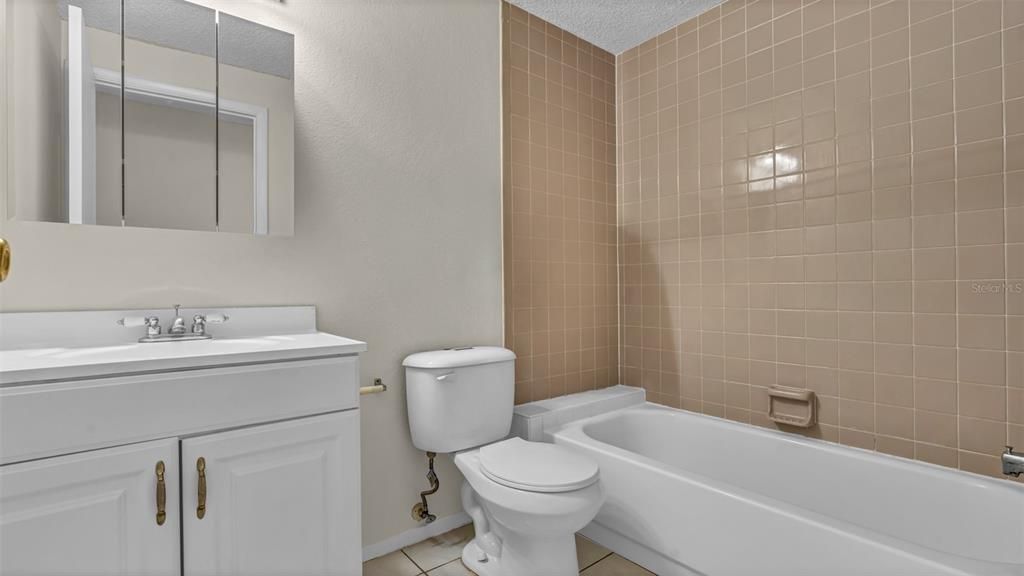 For Rent: $1,450 (2 beds, 2 baths, 915 Square Feet)