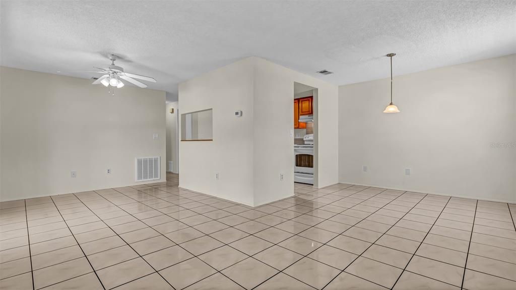 For Rent: $1,450 (2 beds, 2 baths, 915 Square Feet)