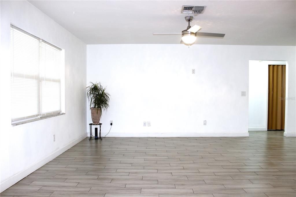 Active With Contract: $350,000 (3 beds, 2 baths, 1244 Square Feet)