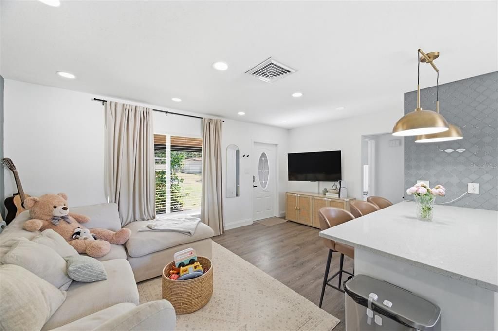 For Sale: $480,000 (3 beds, 2 baths, 1291 Square Feet)