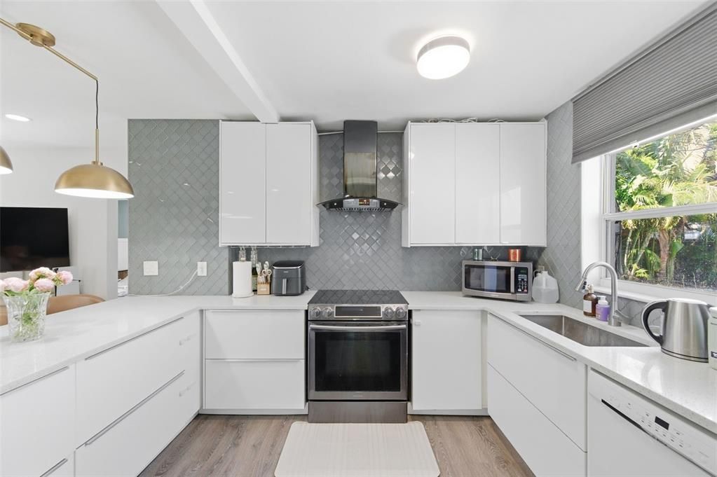 For Sale: $480,000 (3 beds, 2 baths, 1291 Square Feet)