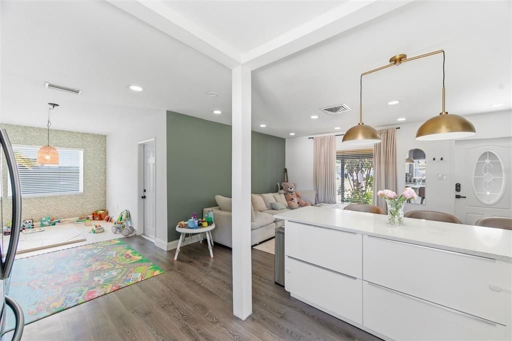 For Sale: $480,000 (3 beds, 2 baths, 1291 Square Feet)
