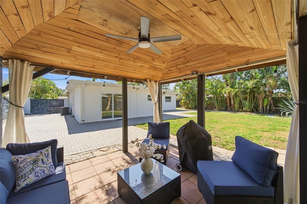 For Sale: $480,000 (3 beds, 2 baths, 1291 Square Feet)