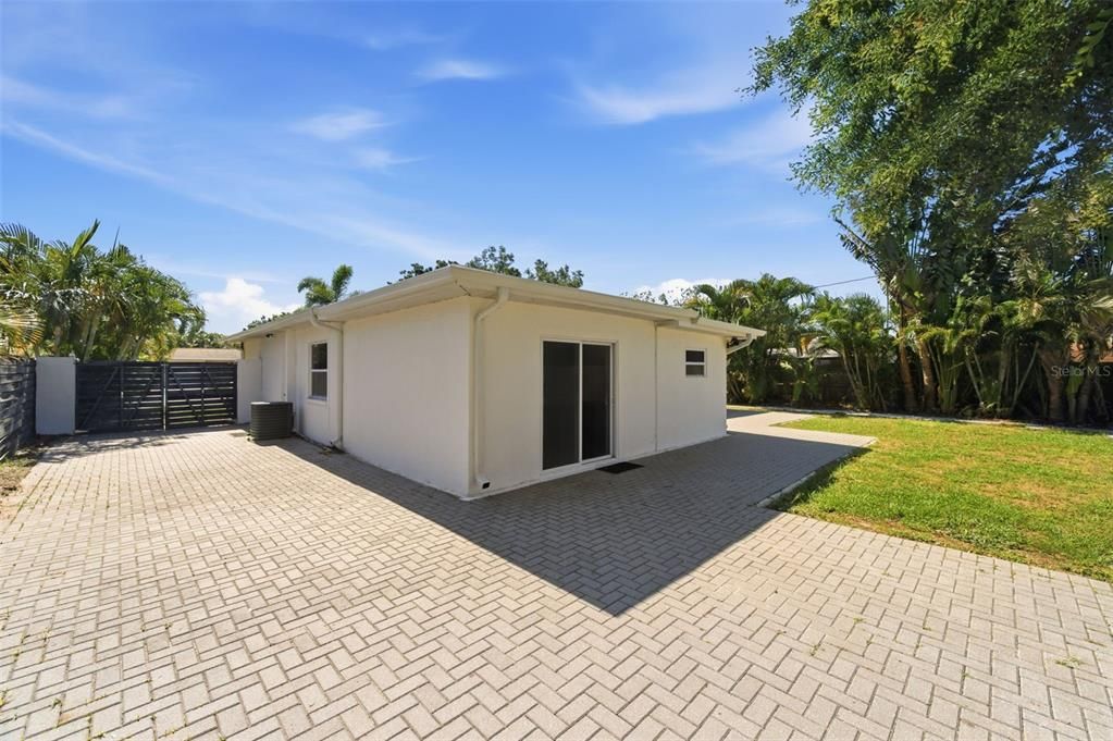 For Sale: $480,000 (3 beds, 2 baths, 1291 Square Feet)