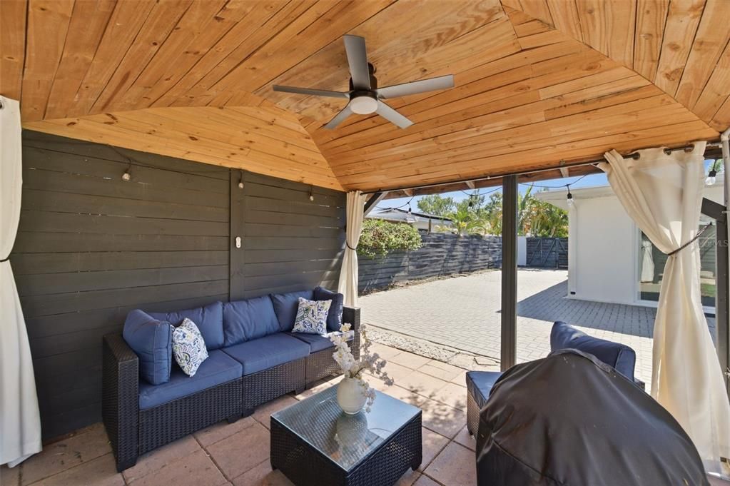 For Sale: $480,000 (3 beds, 2 baths, 1291 Square Feet)