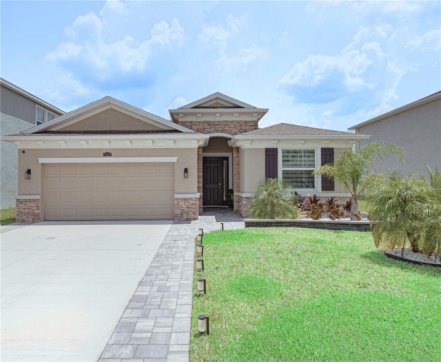 For Rent: $3,200 (4 beds, 2 baths, 2045 Square Feet)