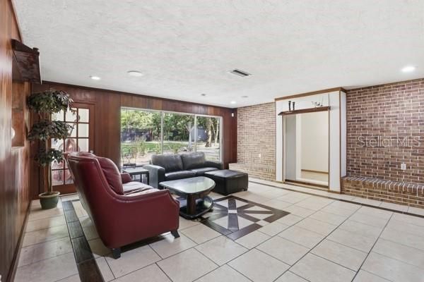 En Venta: $624,900 (3 camas, 2 baños, 1918 Pies cuadrados)