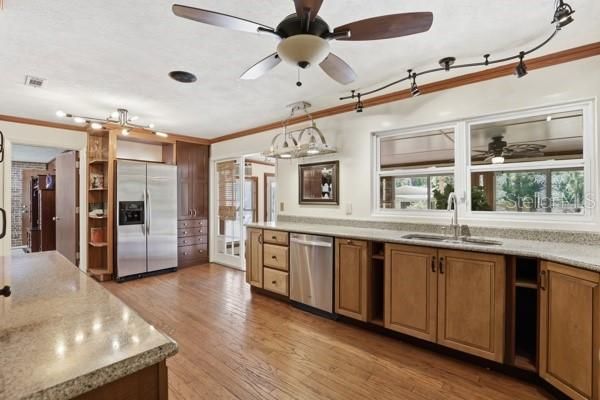En Venta: $624,900 (3 camas, 2 baños, 1918 Pies cuadrados)