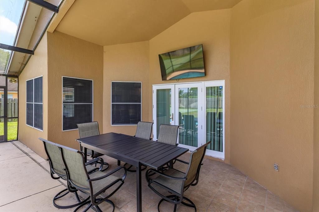 Activo con contrato: $550,000 (3 camas, 2 baños, 1718 Pies cuadrados)