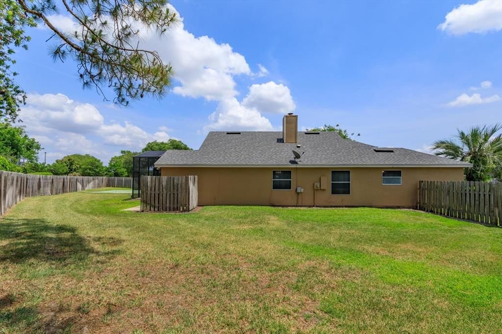 Activo con contrato: $550,000 (3 camas, 2 baños, 1718 Pies cuadrados)