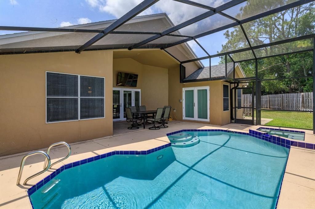 Activo con contrato: $550,000 (3 camas, 2 baños, 1718 Pies cuadrados)