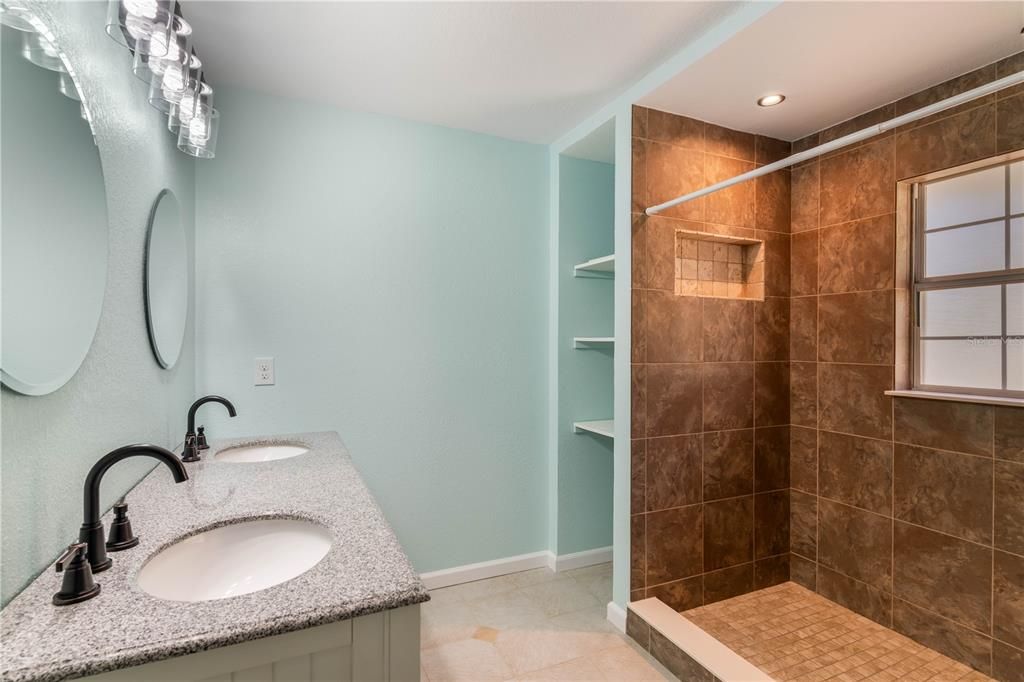 En Venta: $254,000 (3 camas, 2 baños, 1435 Pies cuadrados)