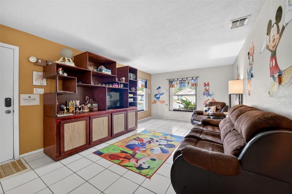 En Venta: $320,000 (2 camas, 2 baños, 1417 Pies cuadrados)
