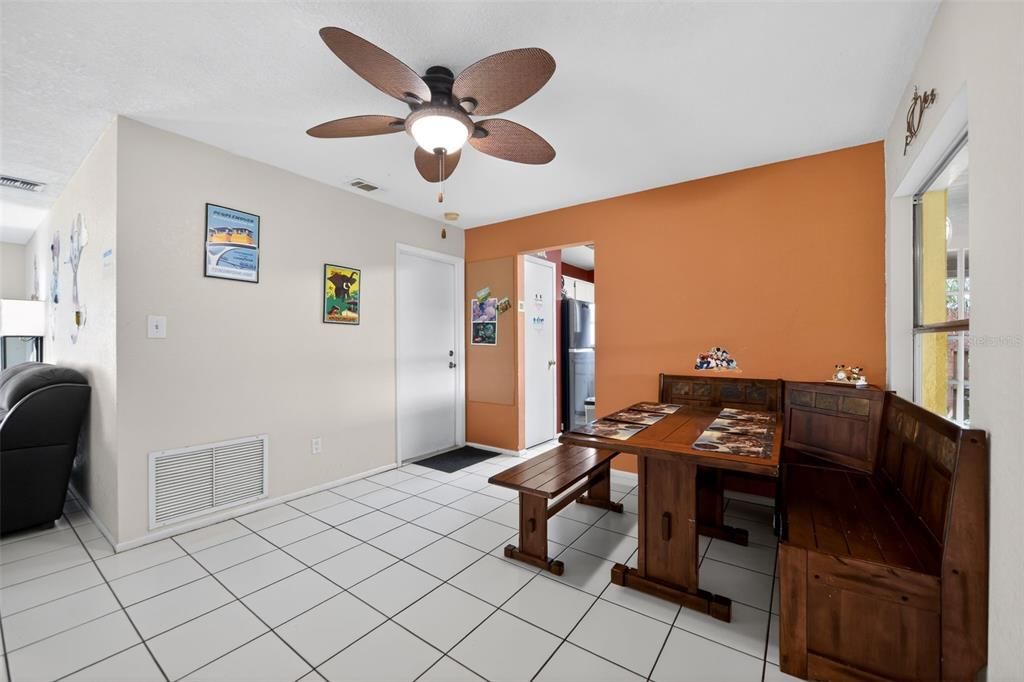 En Venta: $320,000 (2 camas, 2 baños, 1417 Pies cuadrados)