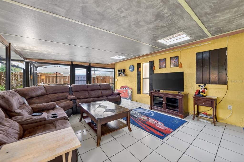 En Venta: $320,000 (2 camas, 2 baños, 1417 Pies cuadrados)