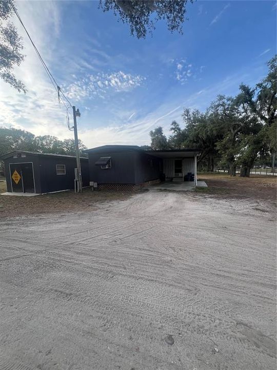For Sale: $115,000 (2 beds, 1 baths, 720 Square Feet)