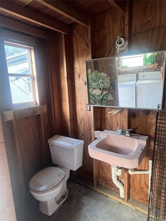 For Sale: $115,000 (2 beds, 1 baths, 720 Square Feet)