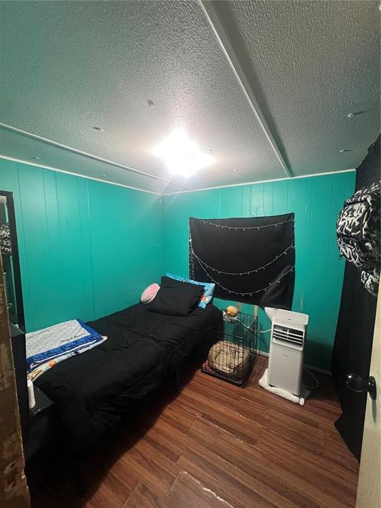For Sale: $115,000 (2 beds, 1 baths, 720 Square Feet)