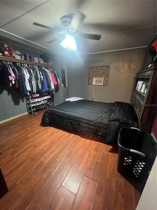 For Sale: $115,000 (2 beds, 1 baths, 720 Square Feet)