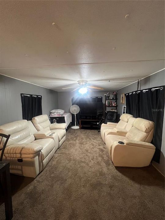 For Sale: $115,000 (2 beds, 1 baths, 720 Square Feet)