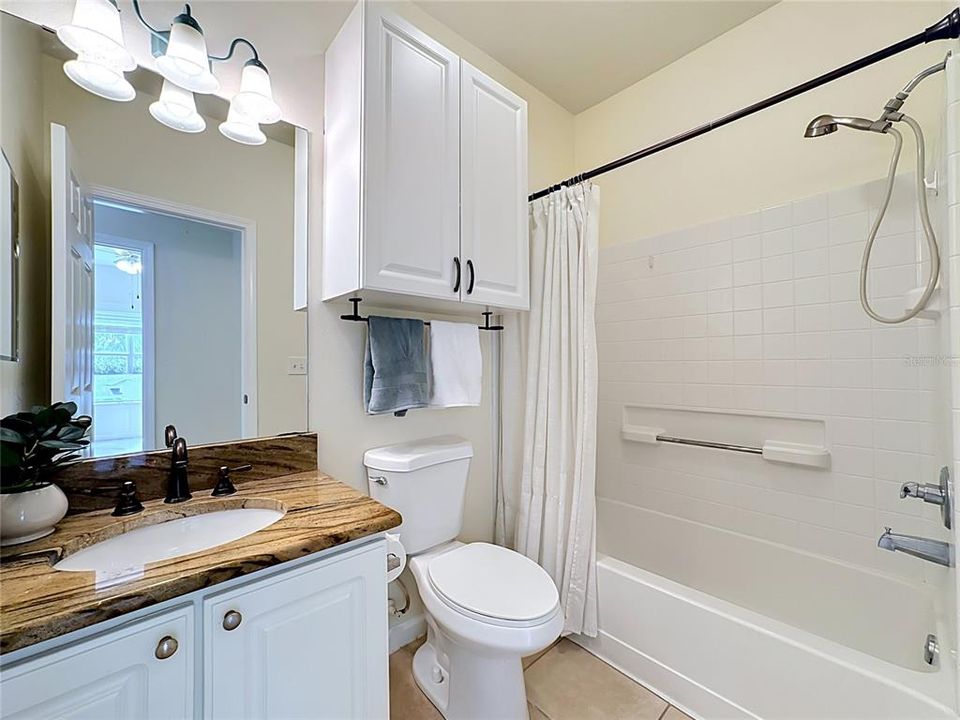 For Sale: $185,000 (2 beds, 2 baths, 1048 Square Feet)