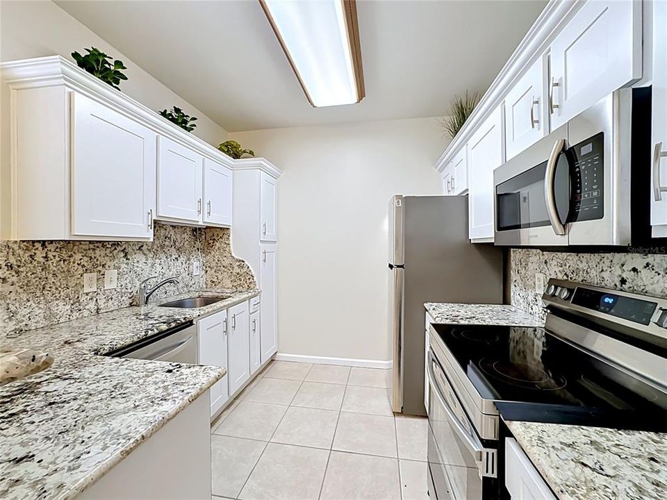 For Sale: $185,000 (2 beds, 2 baths, 1048 Square Feet)