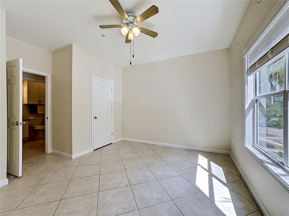 For Sale: $185,000 (2 beds, 2 baths, 1048 Square Feet)