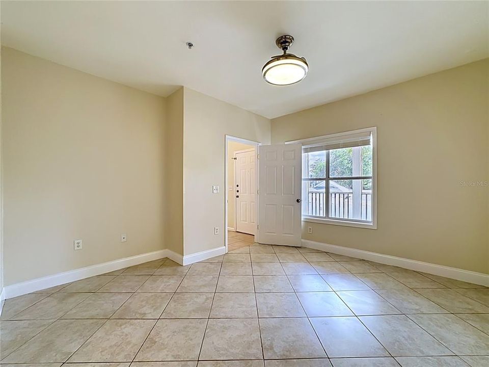 For Sale: $185,000 (2 beds, 2 baths, 1048 Square Feet)
