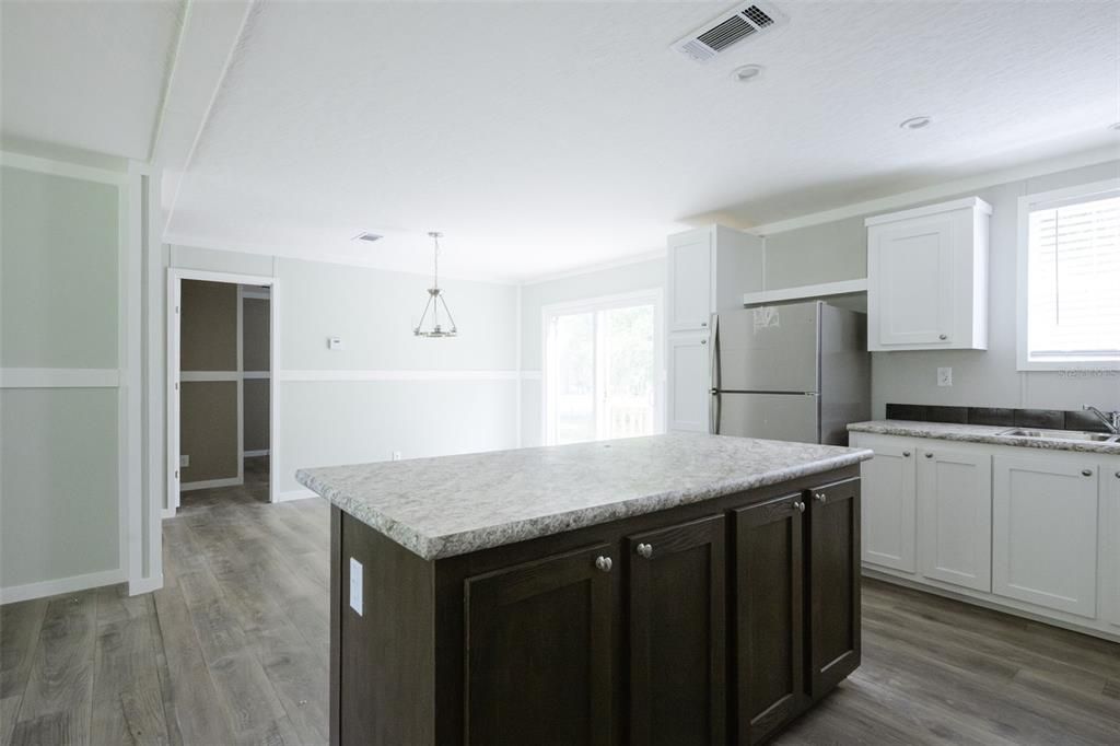 For Sale: $425,000 (3 beds, 2 baths, 1248 Square Feet)