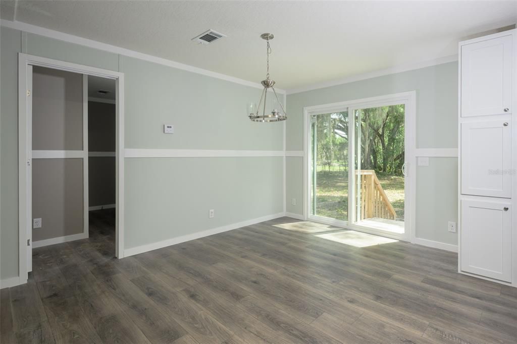 For Sale: $425,000 (3 beds, 2 baths, 1248 Square Feet)