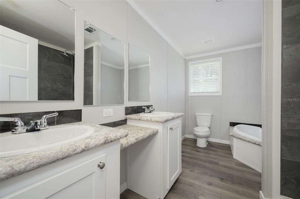For Sale: $425,000 (3 beds, 2 baths, 1248 Square Feet)