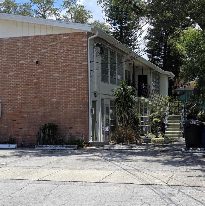 For Sale: $71,000 (1 beds, 1 baths, 647 Square Feet)
